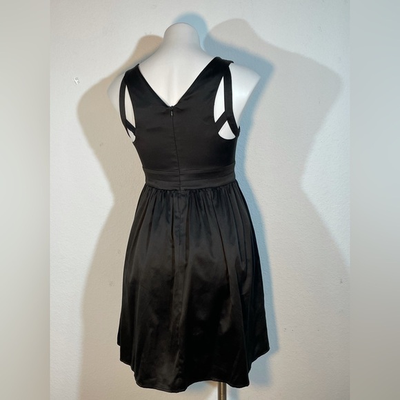 Black satin like dress with cutout size small from envy couture - Picture 5 of 10